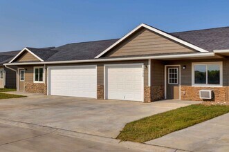 1129 Pearl Rd in Storm Lake, IA - Building Photo - Building Photo