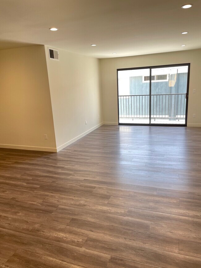 7453 Haskell Ave in Los Angeles, CA - Building Photo - Building Photo