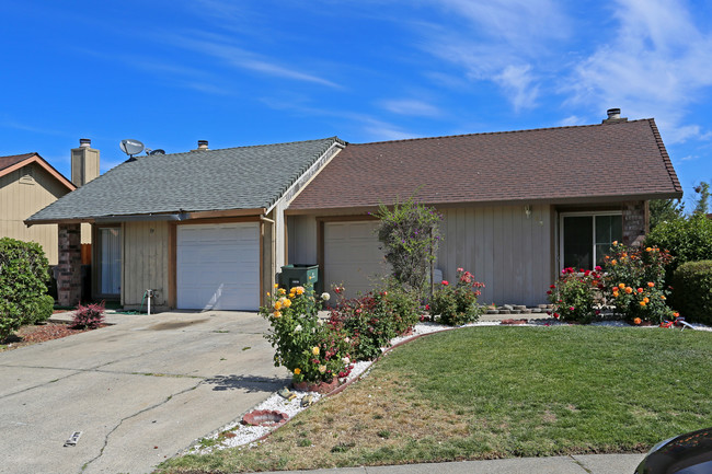 Loma Verde Place in Sacramento, CA - Foto de edificio - Building Photo