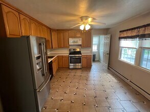 141 Flora Blvd in Fairfield, CT - Building Photo - Building Photo
