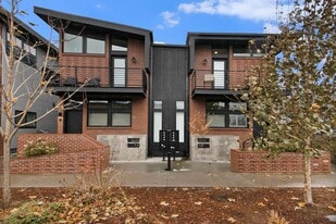 2478 S Delaware St in Denver, CO - Building Photo