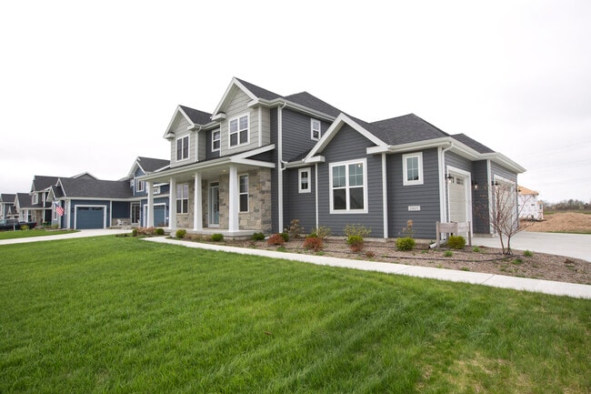 10601 Tree Sparrow Dr in Mequon, WI - Building Photo - Building Photo