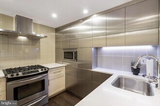 1301 20th St NW in Washington, DC - Foto de edificio - Building Photo