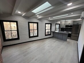 564 Hudson St, Unit PHN in New York, NY - Foto de edificio - Building Photo