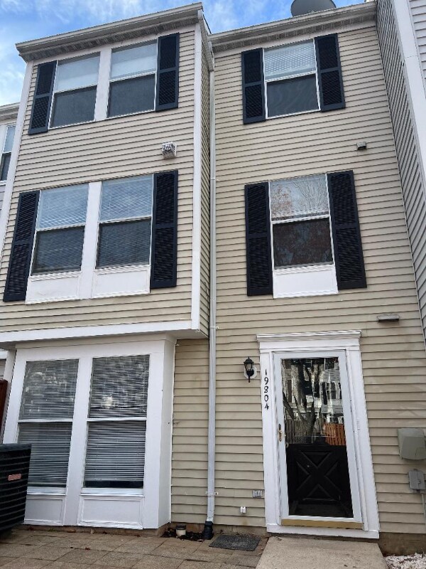 19804 Larentia Dr in Germantown, MD - Building Photo - Building Photo