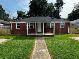 211 Rogers Ave in Norfolk, VA - Building Photo