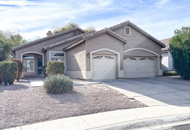 property at 2573 W Ivanhoe St