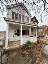 1108 Oswin St in Pittsburgh, PA - Building Photo