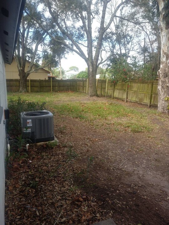 895 Dupont St NE in Palm Bay, FL - Building Photo