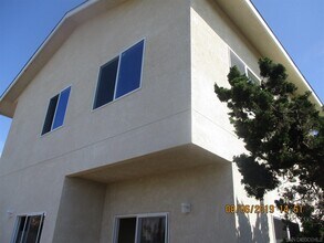 5448 Mary Ln Dr in San Diego, CA - Foto de edificio - Building Photo