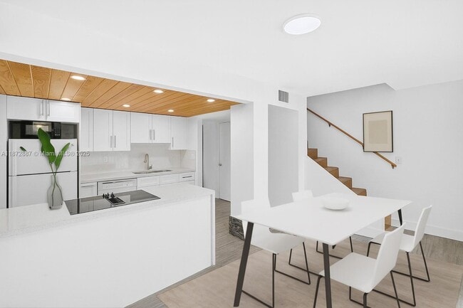 6667 Miller Dr in Miami, FL - Foto de edificio - Building Photo