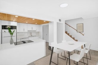 6667 Miller Dr in Miami, FL - Building Photo - Building Photo