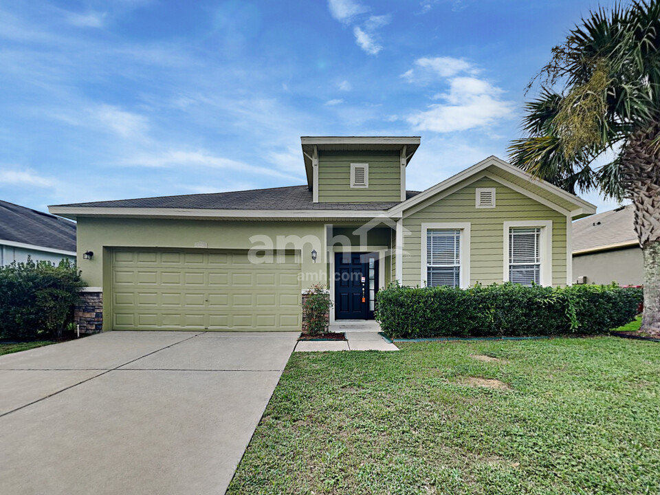 3218 Magnolia Garden Dr in Plant City, FL - Building Photo