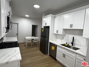 2101 Bonsallo Ave in Los Angeles, CA - Building Photo - Building Photo