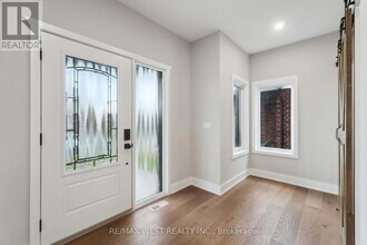 210 S Pelham Rd in Welland, ON - Building Photo - Building Photo