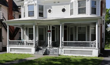 678-680 Madison Ave in Albany, NY - Foto de edificio - Building Photo