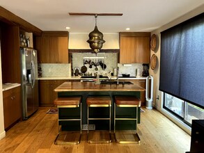 1126 N Hoover St in Los Angeles, CA - Building Photo - Building Photo