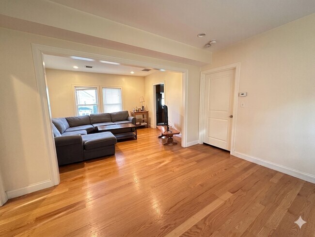 50 Carleton St in Newton, MA - Building Photo - Building Photo