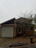 111 E Driftwood Circle East in Shelton, WA - Building Photo