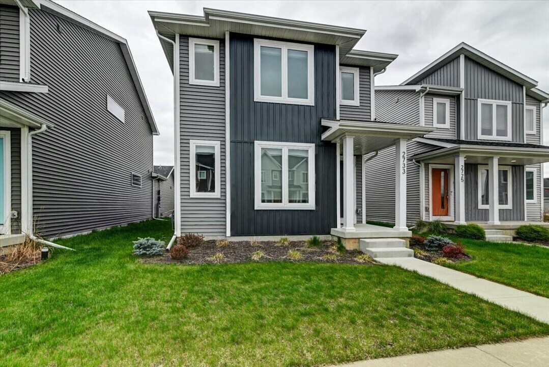 2733 Spark St in Fitchburg, WI - Building Photo