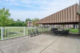 Lancaster Commons Senior Apartments in Lancaster, NY - Foto de edificio - Building Photo