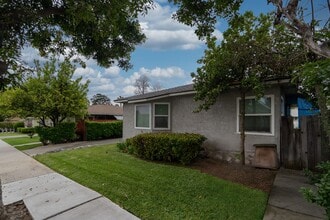 205-207 Mayflower Ave in Monrovia, CA - Building Photo - Building Photo
