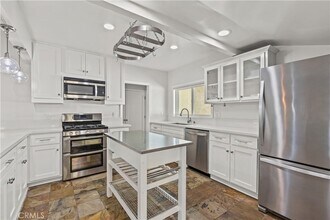 11147 Hortense St in Los Angeles, CA - Building Photo - Building Photo