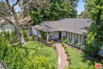 4483 Sherman Oaks Cir in Van Nuys, CA - Foto de edificio - Building Photo