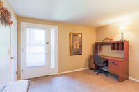 Edgebrook Estates in Cheektowaga, NY - Building Photo - Interior Photo