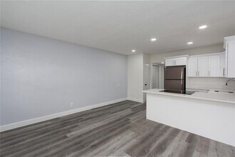 11065 2nd St E in Treasure Island, FL - Building Photo - Building Photo