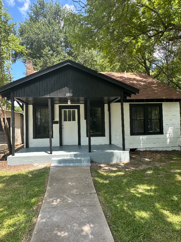 2512 Magnolia St in Texarkana, TX - Foto de edificio - Building Photo