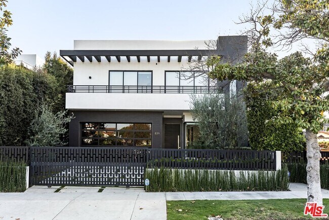 839 N Gardner St in Los Angeles, CA - Foto de edificio - Building Photo