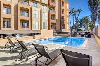 Diplomat Apartments in San Diego, CA - Building Photo - Building Photo