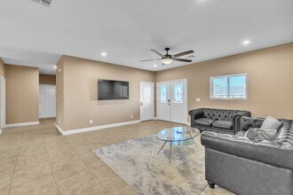 4615 E St Louis Ave in Las Vegas, NV - Building Photo - Building Photo