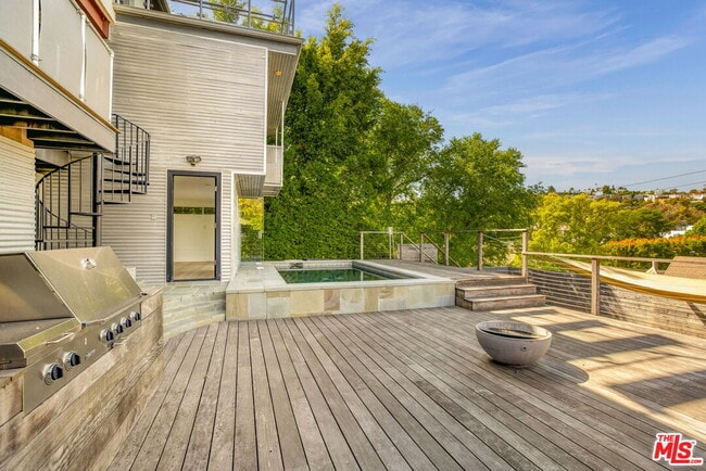 property at 4075 Los Nietos Dr