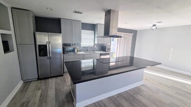 15865 Shatterway Ln, Unit Unit A in Willis, TX - Building Photo - Building Photo