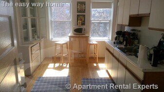 14 Centre St in Cambridge, MA - Building Photo