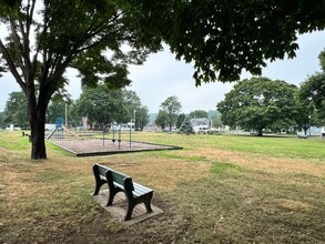 10 Valley St in Wallingford, CT - Foto de edificio - Building Photo