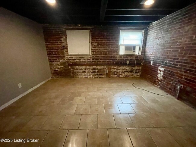 1393 S 3rd St-Unit -8 in Louisville, KY - Building Photo - Building Photo