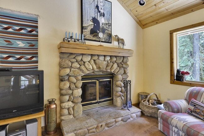 397 Woodacre Ct in Tahoe City, CA - Building Photo - Building Photo