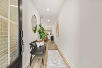 Marglyn Matthews in Matthews, NC - Foto de edificio - Building Photo