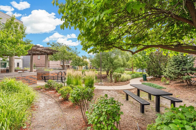 Chaffee Park Senior Residences in Denver, CO - Foto de edificio - Building Photo
