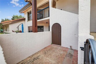 6110 SE Martinique Dr in Stuart, FL - Foto de edificio - Building Photo