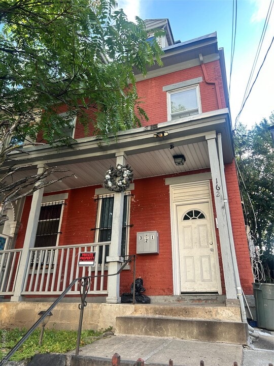 162 Buena Vista Ave in Yonkers, NY - Building Photo