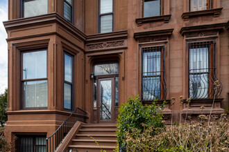 302 Washington Ave in Brooklyn, NY - Foto de edificio - Building Photo