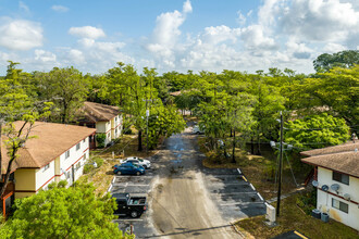 Hidden Forest Condominium in Lauderhill, FL - Foto de edificio - Building Photo