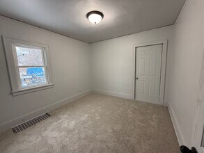 117 11th Ave NE in Minot, ND - Building Photo - Building Photo