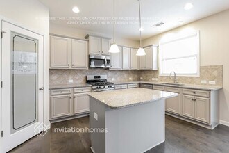 5919 Park Bay Ct in Flowery Branch, GA - Foto de edificio - Building Photo