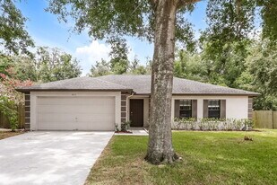 603 Chilt Dr in Brandon, FL - Building Photo