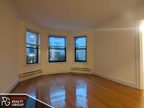 1129 W Oakdale Ave, Unit 1117-1A in Chicago, IL - Building Photo - Building Photo